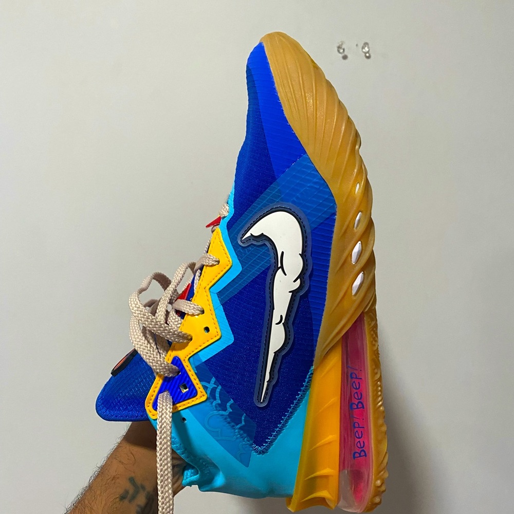 BRAND NEW SpaceJam x Lebron 18 Low ( Wile E/ Road Runners)
